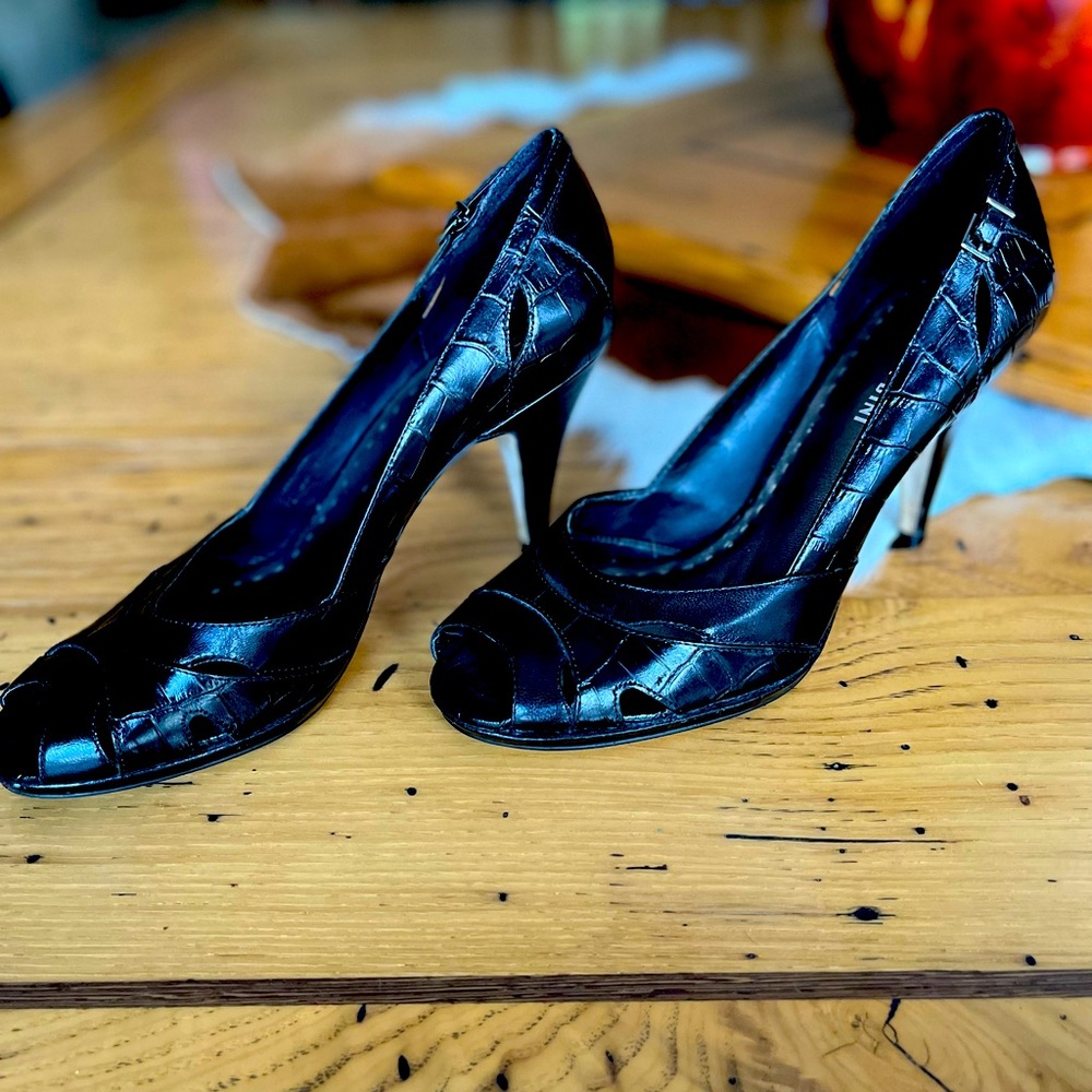 Beautiful size 9 Gianni Bini heels.  Excellent lightly worn condition.